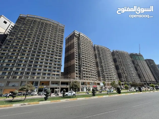 شقة فارغة للبيع من غرفة وصالة في مجمع امباير بيرل بسعر مناسب