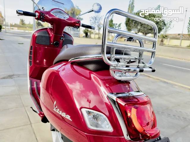 Vespa GTS 300 Touring.    Limited edition