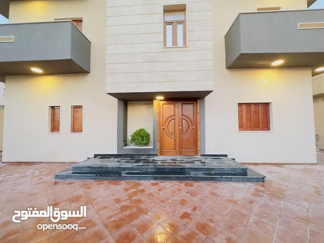 300 m2 More than 6 bedrooms Villa for Rent in Tripoli Souq Al-Juma'a