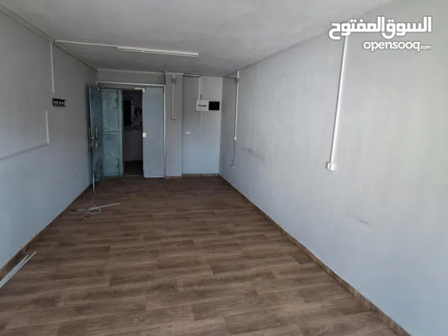 محل للايجار 32 متر مربع باب زقاق