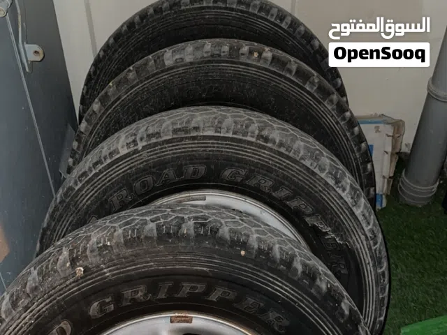 للبيع اربع ديازل مخزنين مقاس 17 وي تواير دانلوب فيهم ربع عمر السعر : 40