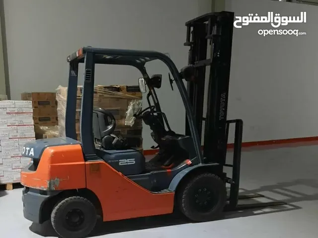 2009 Forklift Lift Equipment in Al Riyadh