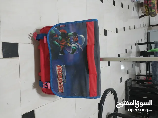 شنطة مدرسه جرار وارد السعوديه مستعمله بحاله جيده تصلح ابتدائى