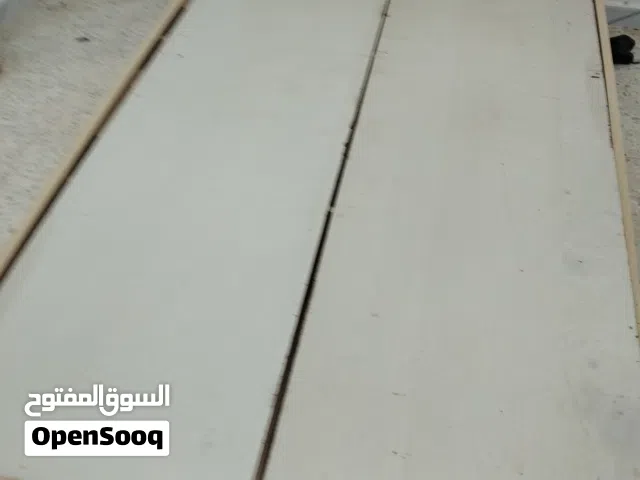 سرير فردي نضيف