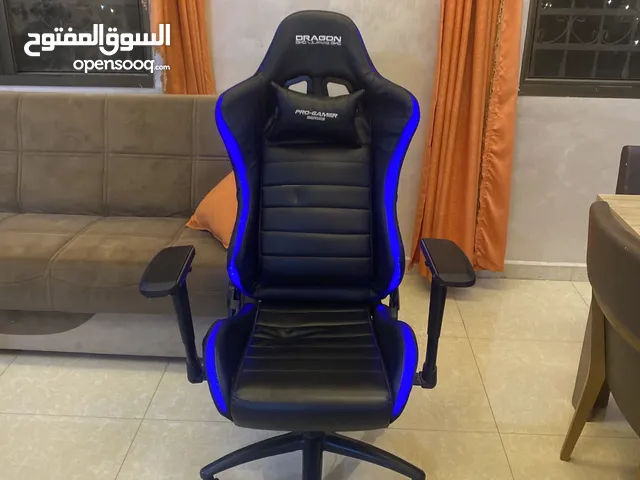 كرسي جيمنج الاسود ار جي بي وسعرو 65والكرسي الابيض سعرو 50