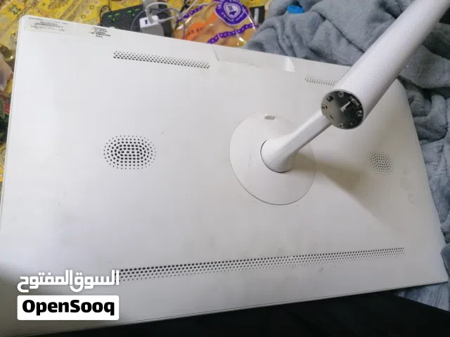 شاشه مع قاعده متحركه مع ريموت