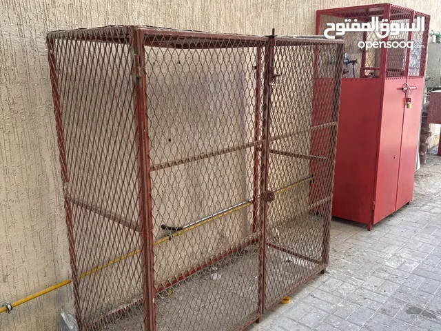Gas metal storage cage