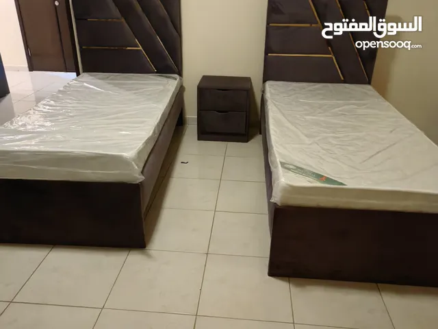 غرفة نوم مع خزانة ملابس