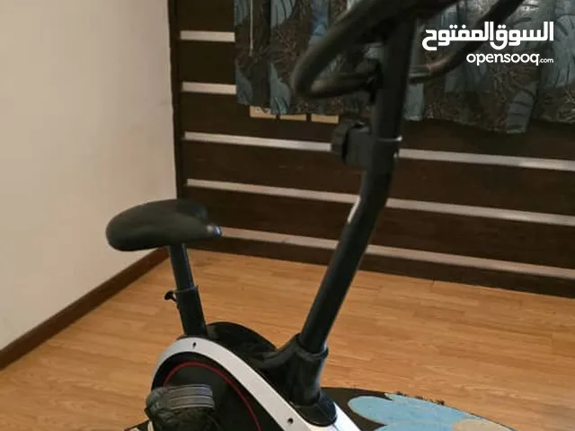 للبيع: دراجة تمارين رياضية ثابتة (ثابتة) بحالة ممتازة جداً - استخدام قليل جداً