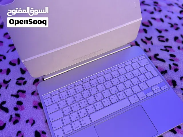 Keyboard ipad pro M4 13 inch white colour with box