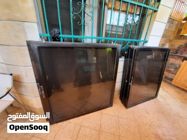 شبابيك المنيوم لون برونز 200*125بحال الوكاله مع كامل اغراضهم