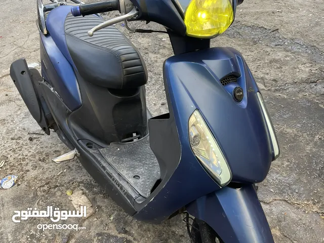 سويت نضيفا موتير راكب جديد بعدو 0 125cc  عزوو وراق حجز راكب عليها اف ام كتير مرتبا وكلشي فيا مركب جد