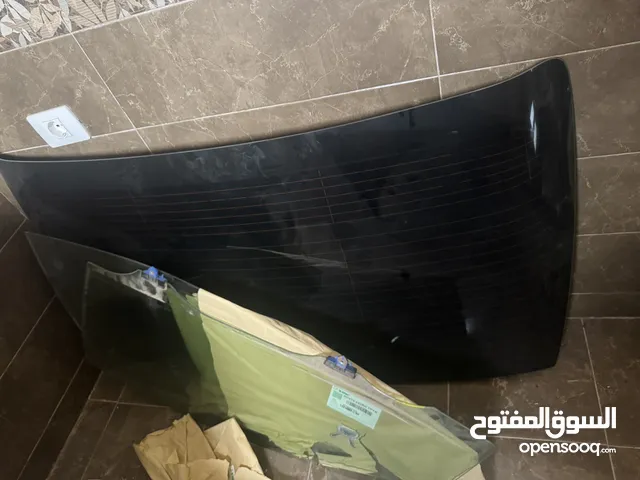 زجاج تويوتا كامري 2018 سيارة الدار والزجاج متاع الدار الزجاج مازال بحالة الدار وشبه جديد