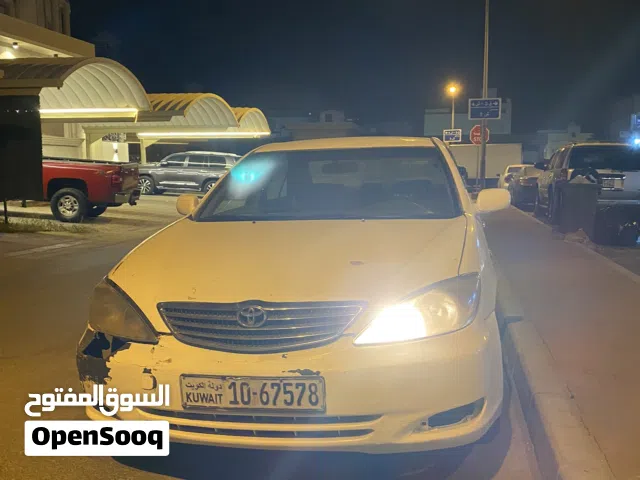 تويوتا كامري 2004 موديل XLI بيضا، دفع أمامي، حالة ممتازة، بدون حوادث، خليجية