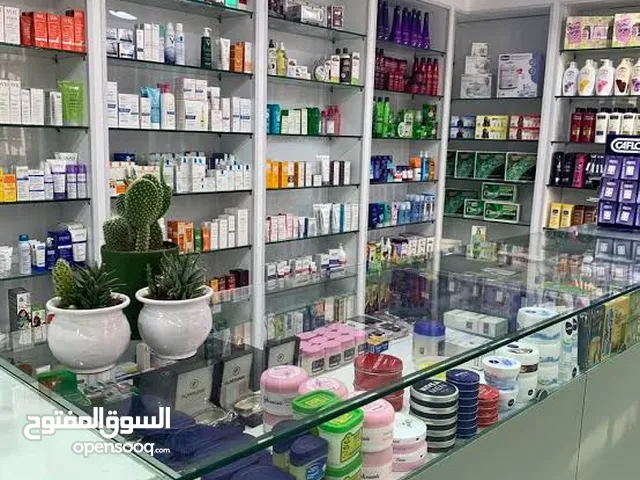 صيدلية للبيع بعزبة النخل الغربية امام سور المترو مباشرة