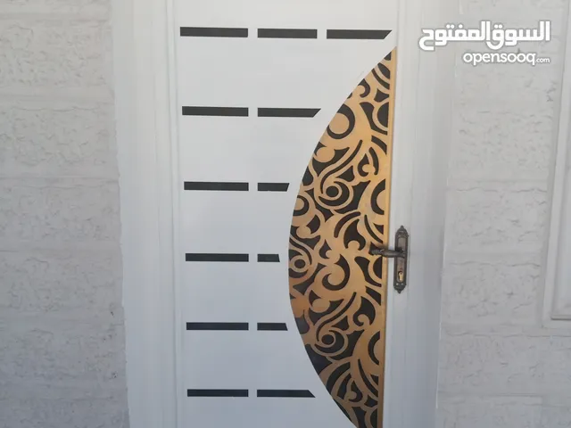 محددة انس ابو طوق لكافة انوع الحدادة ابواب _ حماية _دربزينات _مظلات _هناجر _كل ما يلزم الحديد