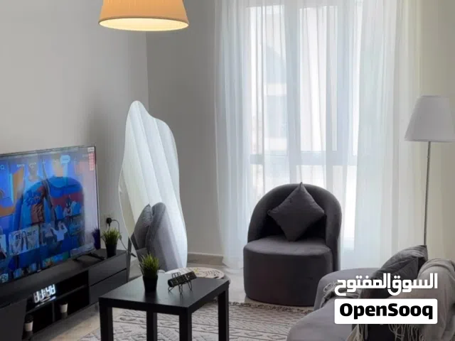 شقة للإيجار اليومي و الاسبوعي  غرفتين ، صالة ، مطبخ  في الخوض 7 + مجهزة بالكامل مع WIFI مجاني .