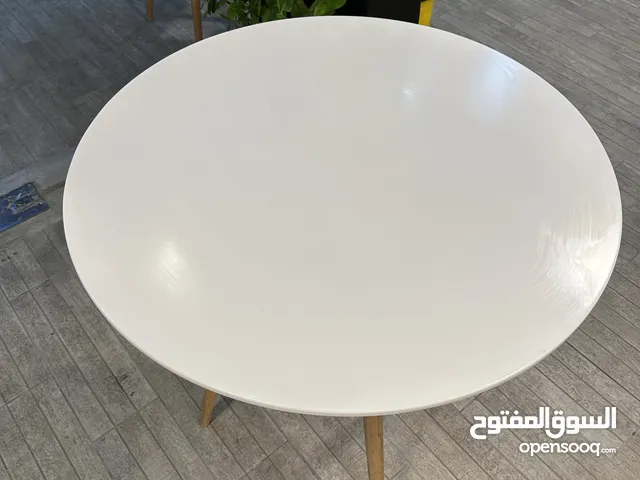 طاولات وكراسي للبيع