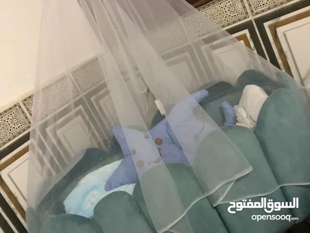 كاروك طفل الطول متر والعرض 50 وفراش ويا