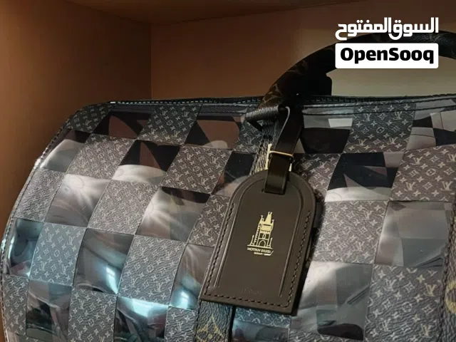 Checks Louis Vuitton for sale in Sharjah