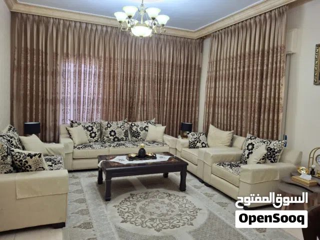 طقم كنب مع برادي قابل للتفاوض