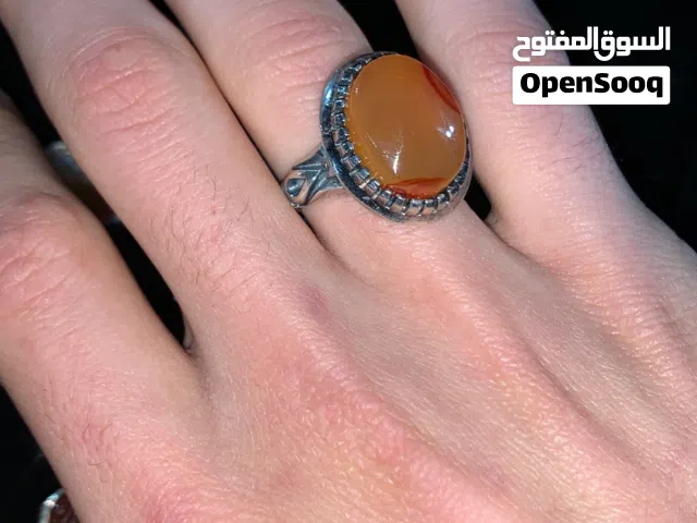 خاتم عقيق يماني عسلي مزعفر فضة 925