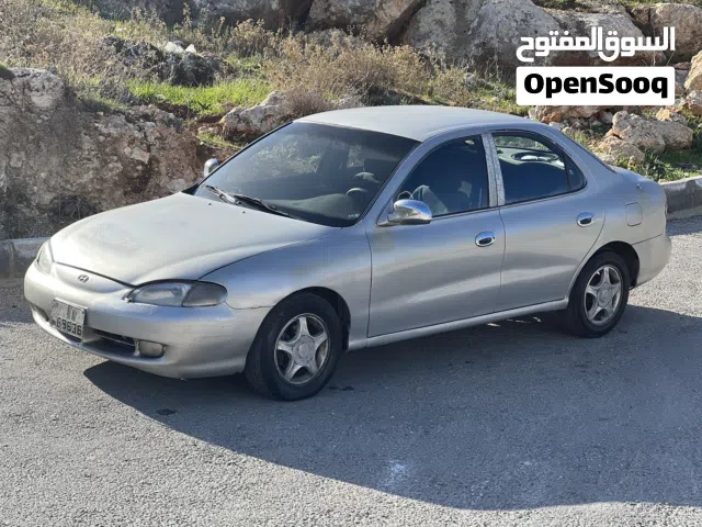 1996 هيونداي افانتي Standard