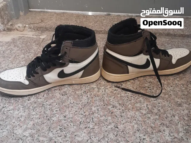 جوردن ترافس سكوت sb نايك مستعمل للبيع مقاس 43 طبق الاصلي بالضبط سعر الشراء كان 25 دينار البيع على 5