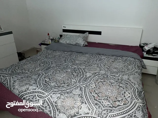 غرفة نوم كاملة جديدة استخدام ثلاث سنوات سبب البيع النقل خارج الرياض قابل للتفاوض