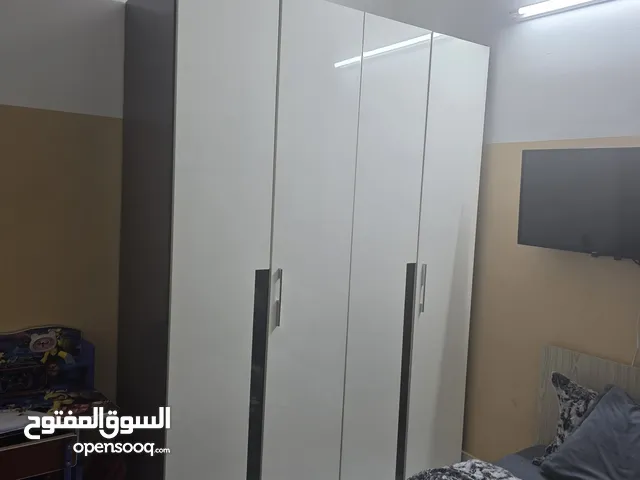 غرفة نوم بحالة ممتازه