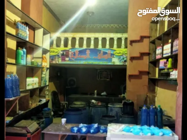 محل ومخزن للبيع