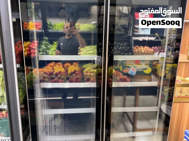 بيع محل كامل للخضار والفواكه وثلاجات وفريزر