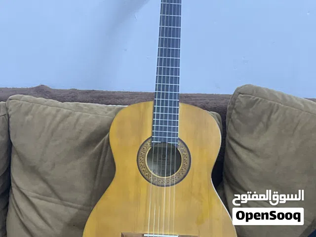 كيتار كلاسيكي  استعمال شهر  فقط وياها جنطة وكابو هديده وتوصيل لجميع مناطق العراق و مجال بسيط