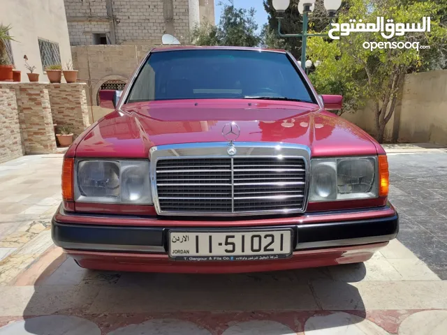 1990 مرسيدس بنز الفئة-E E 200