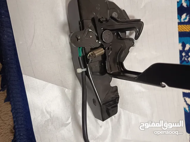 قفل غطاء المحرك كبوت