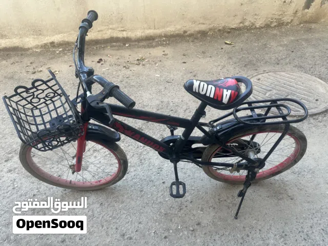 بسكلبت اطفال لون احمر و اسود مستعمل