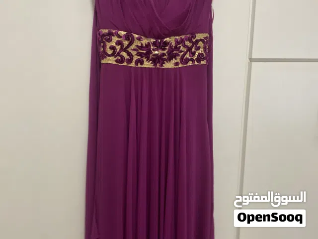 فستان سهره رائع جدا بحاله ممتازه غير مستعمل و بسعر روعه