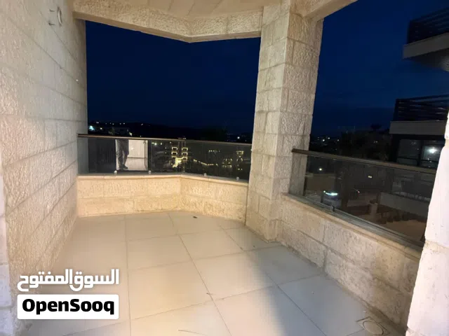 شقة سوبر ديلوكس - 3نوم - 200م - مطلة - قرب الخدمات العامة - موقع مميز / طريق المطار