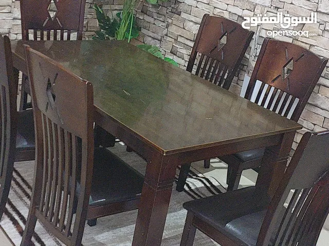 طاولة طعام