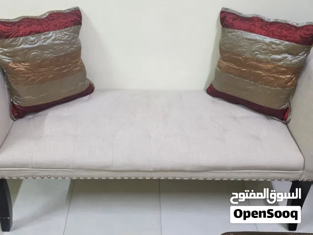 كرسي غرفة نوم شبه جديد