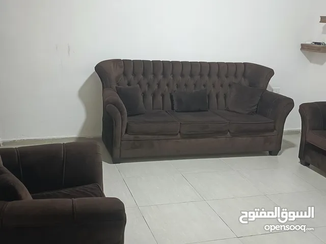 طقم كنب تفصيل 6 مقاعد + بفة اللون بني وبحالة ممتازة