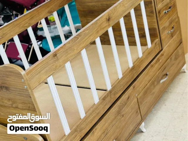 سرير أطفال للبيع