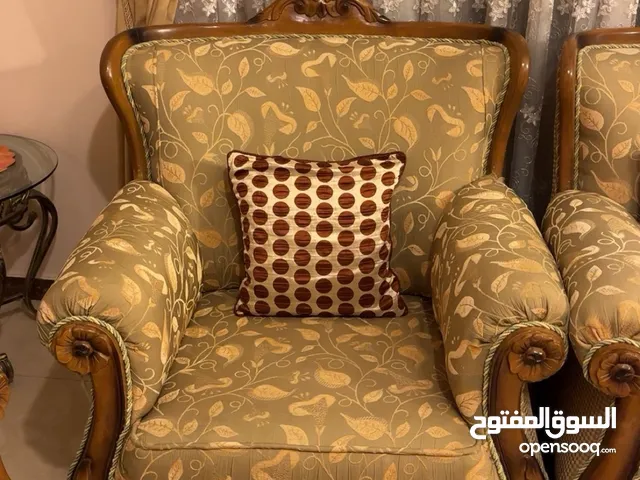 طقم كنب7 مقاعد مع بوفيه للبيع