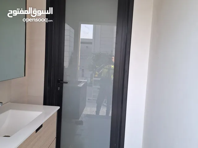 زجاج سكريت أعمال الالمنيوم