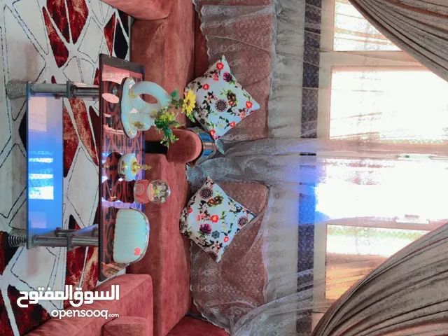 قاعده عربي استعمال خفيف وجديده بسعر بسيط