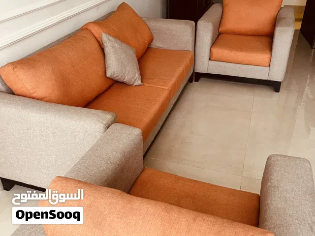 طقم كنب ثلاثية ومفردتين