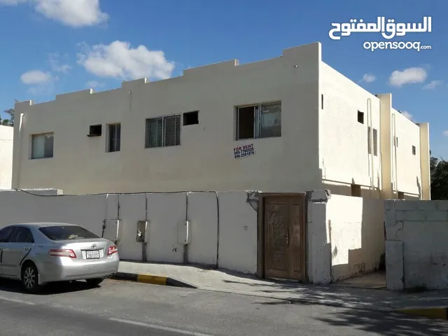 بيت عربي دورين للايجار في الشارقه منطقه الخالديه عوائل فقط 4 غرف وصاله وحوش