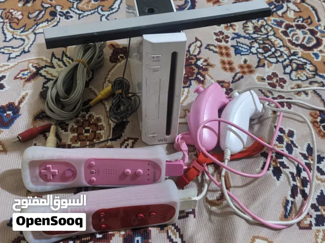 جهاز وي wii نظيف وياه يدات 2 كامل غراضه و متروس العاب