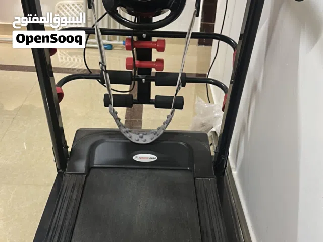 آلة ركض بحالة ممتازة شبة جديدةً