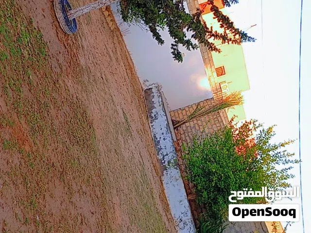 قطعه ارض للبيع في عين زاره بالقرب من جزيره نصب تذكاري